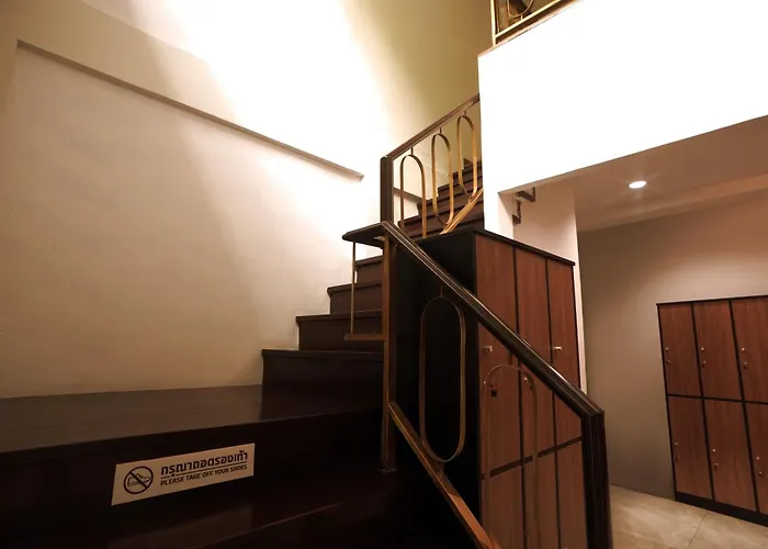 Hostel Phraya *