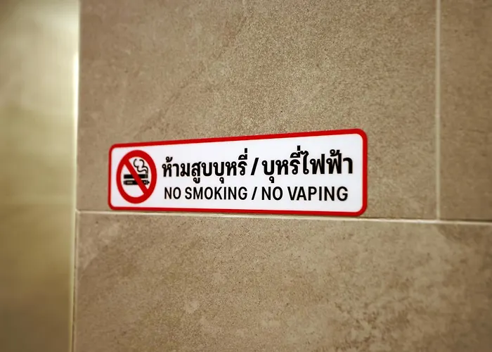 Phraya Hostel *