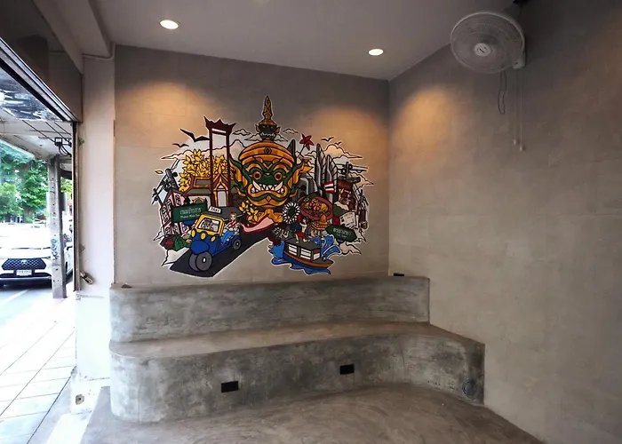 Hostel Phraya *