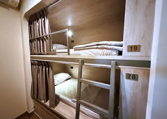 Phraya Hostel *