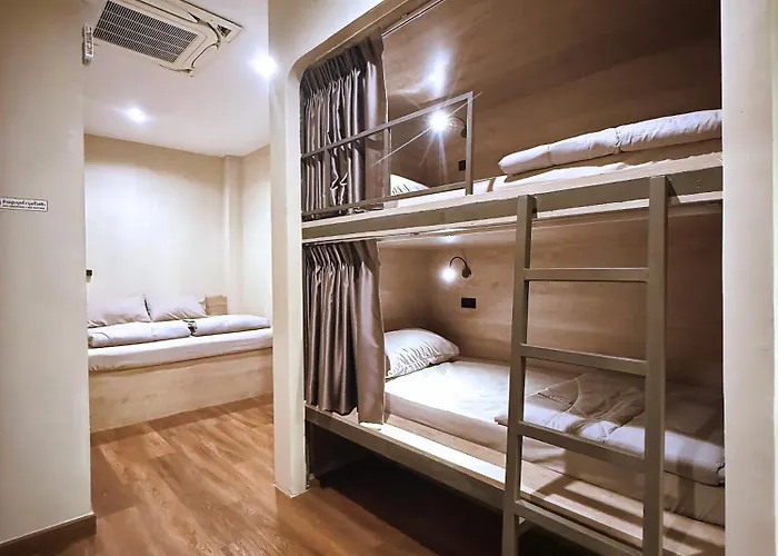 Hostel Phraya *