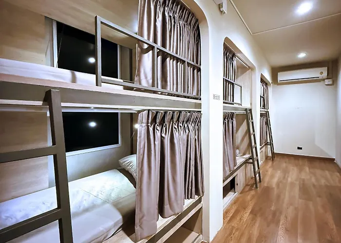 Phraya Hostel *